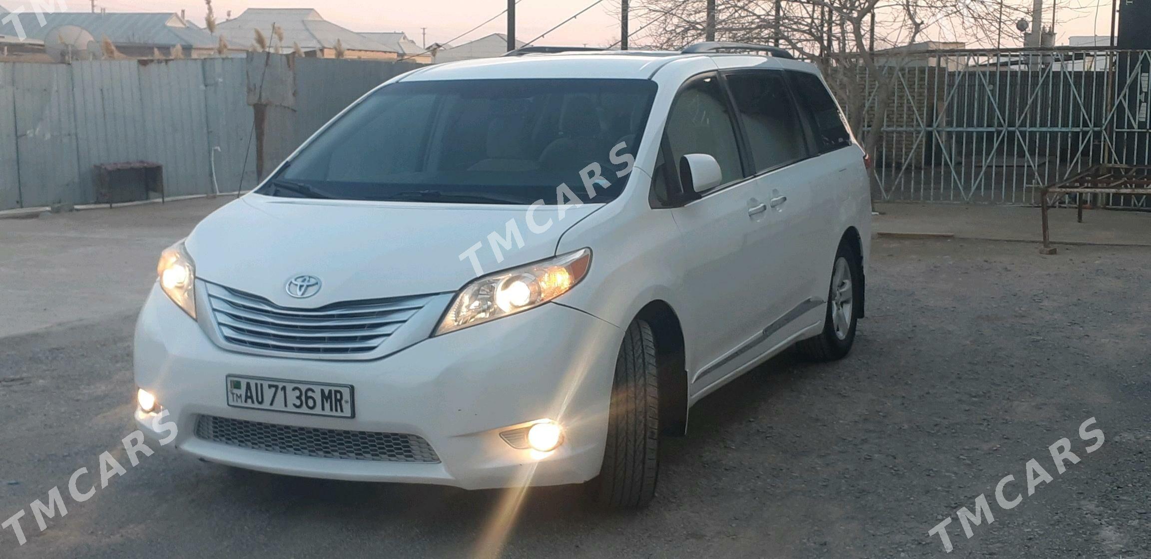 Toyota Sienna 2011 - 250 000 TMT - Мары - img 4