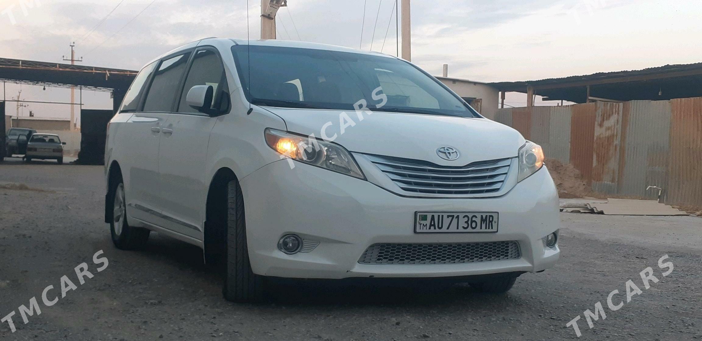 Toyota Sienna 2011 - 250 000 TMT - Мары - img 10