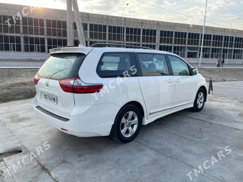 Toyota Sienna 2019 - 372 400 TMT - Мары - img 4