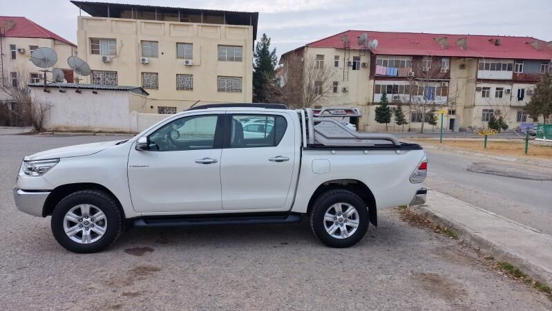 Toyota Hilux 2021 - 534 000 TMT - Ашхабад - img 2