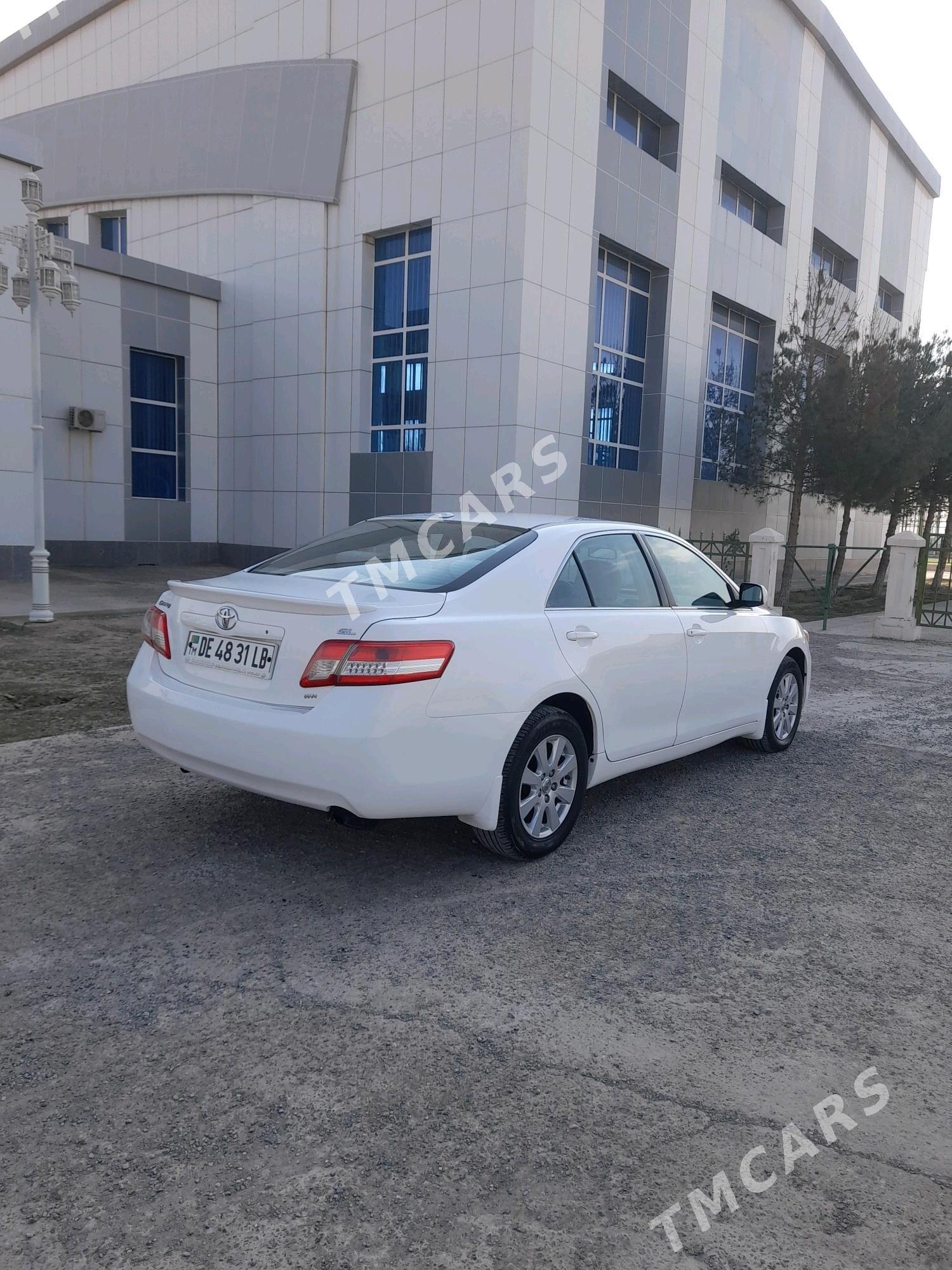 Toyota Camry 2010 - 130 000 TMT - Халач - img 3