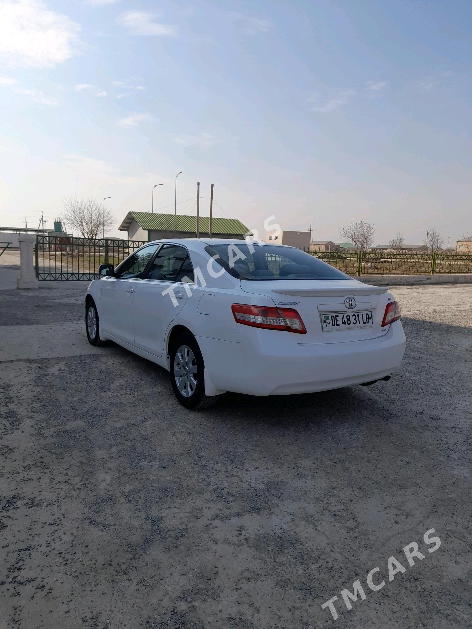 Toyota Camry 2010 - 130 000 TMT - Халач - img 4