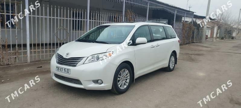 Toyota Sienna 2015 - 370 000 TMT - Дашогуз - img 3