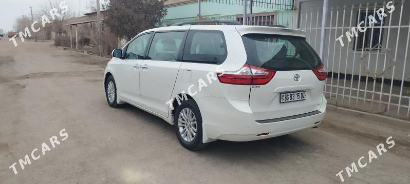 Toyota Sienna 2015 - 370 000 TMT - Дашогуз - img 4