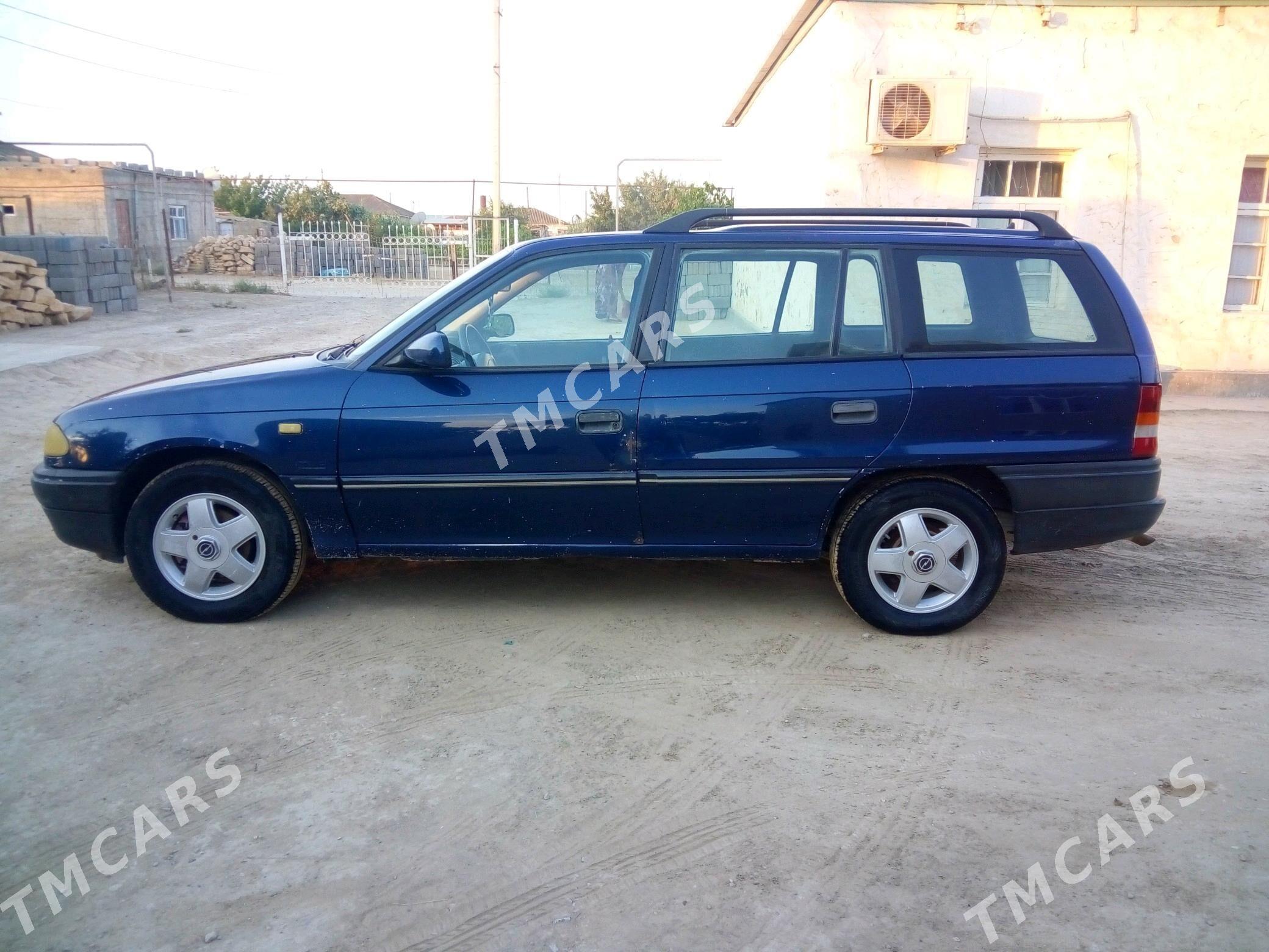 Opel Astra 1994 - 28 000 TMT - Этрек - img 4