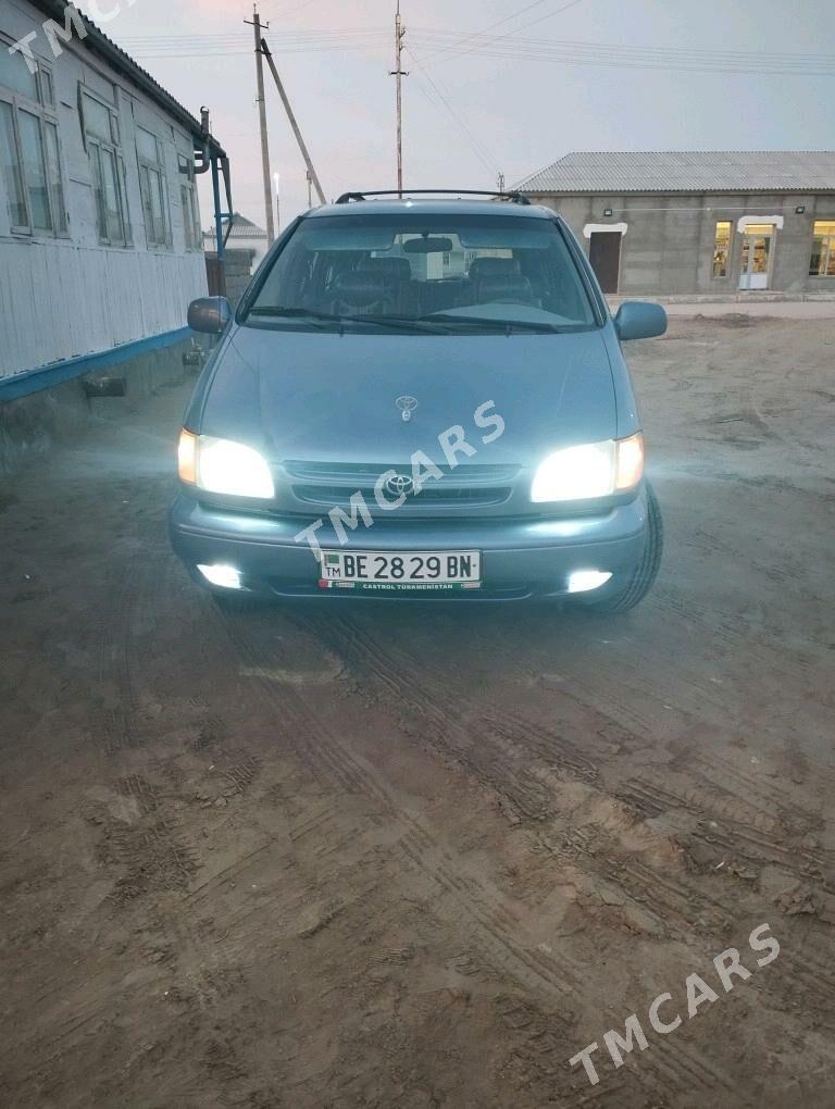 Toyota Sienna 2002 - 130 000 TMT - Эсенгулы - img 4