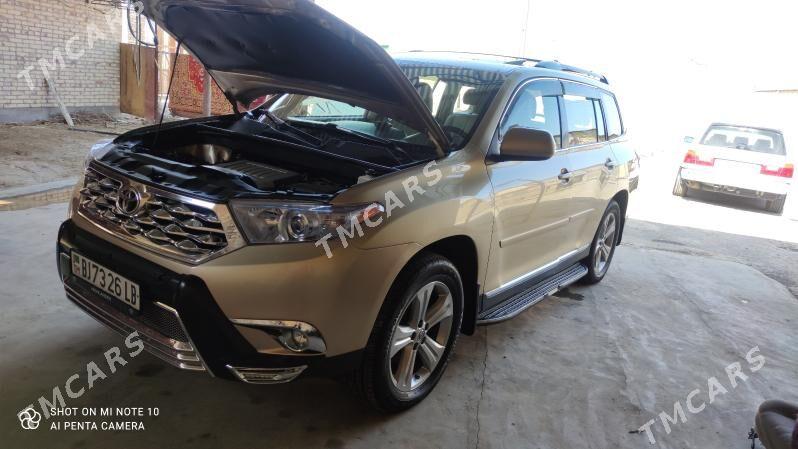 Toyota Highlander 2011 - 310 000 TMT - Saýat - img 3