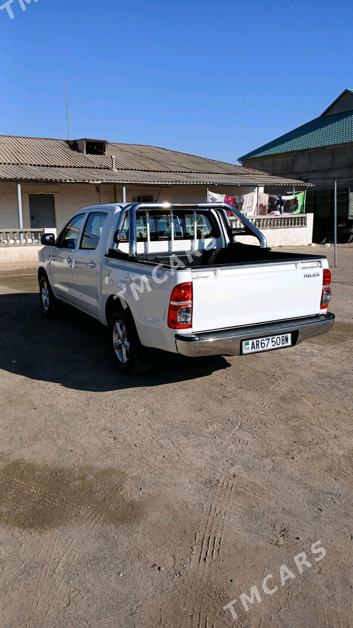 Toyota Hilux 2012 - 210 000 TMT - Туркменбаши - img 5