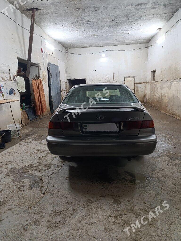 Toyota Camry 1998 - 128 000 TMT - етр. Туркменбаши - img 5