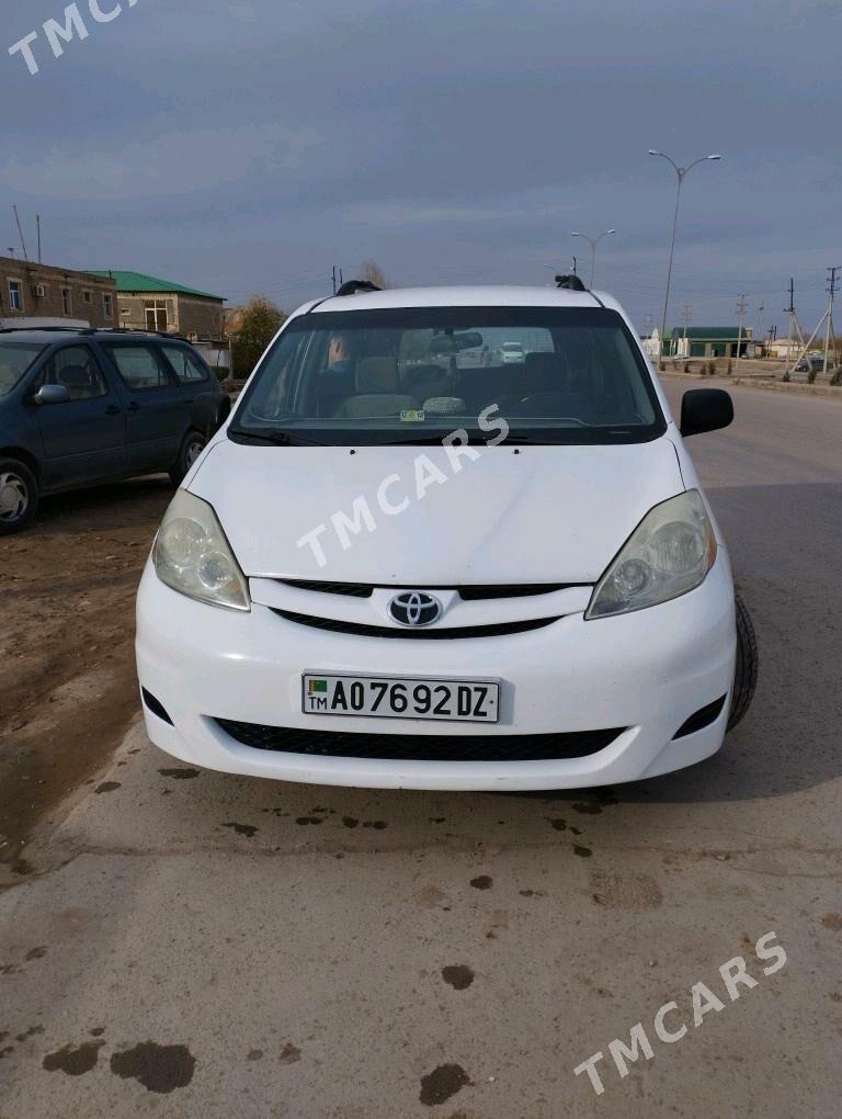 Toyota Sienna 2006 - 150 000 TMT - Болдумсаз - img 2