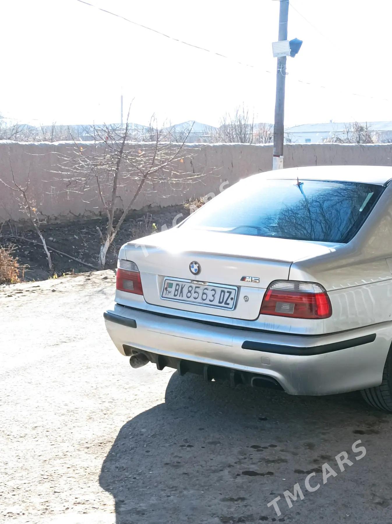 BMW E39 2002 - 120 000 TMT - Дашогуз - img 3