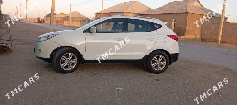 Hyundai Tucson 2010 - 135 000 TMT - Гумдаг - img 5