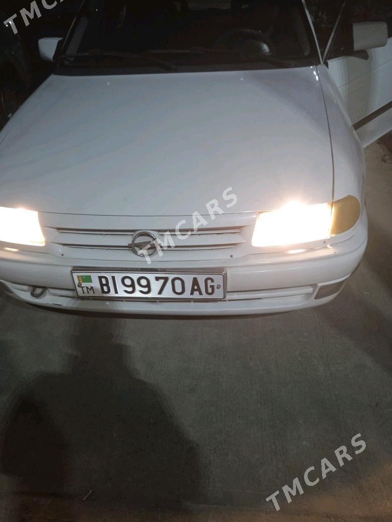 Opel Astra 1993 - 30 000 TMT - Гурбансолтан Едже - img 2