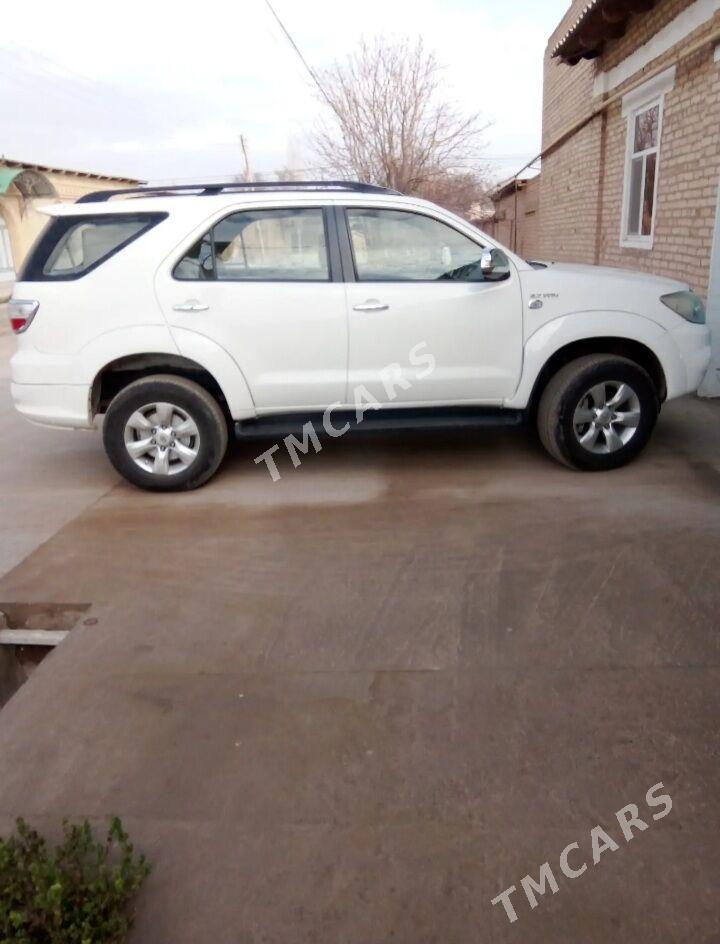 Toyota Fortuner 2011 - 270 000 TMT - Dänew - img 3