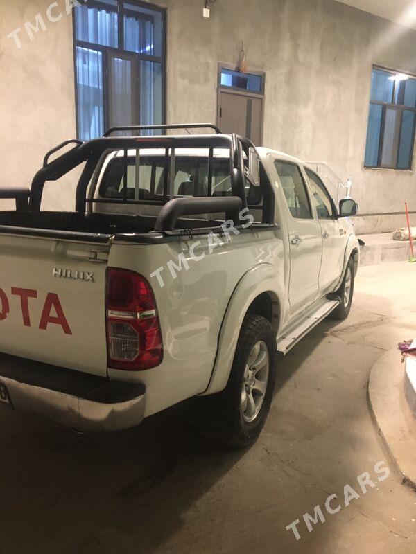 Toyota Hilux 2012 - 270 000 TMT - Туркменабат - img 2