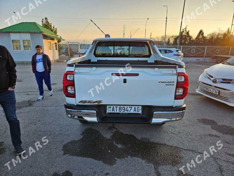 Toyota Hilux 2021 - 556 000 TMT - Aşgabat - img 4