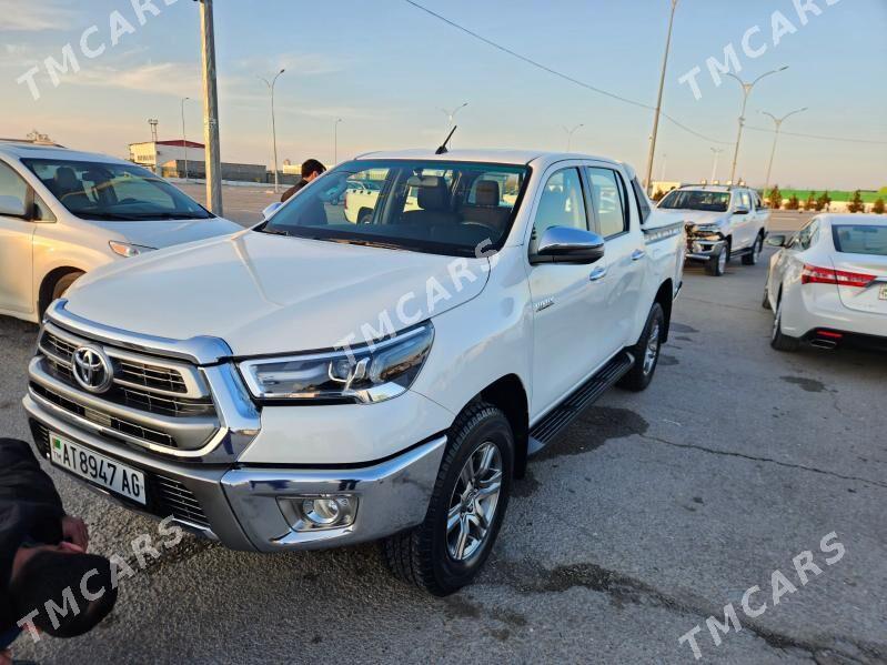 Toyota Hilux 2021 - 556 000 TMT - Aşgabat - img 3