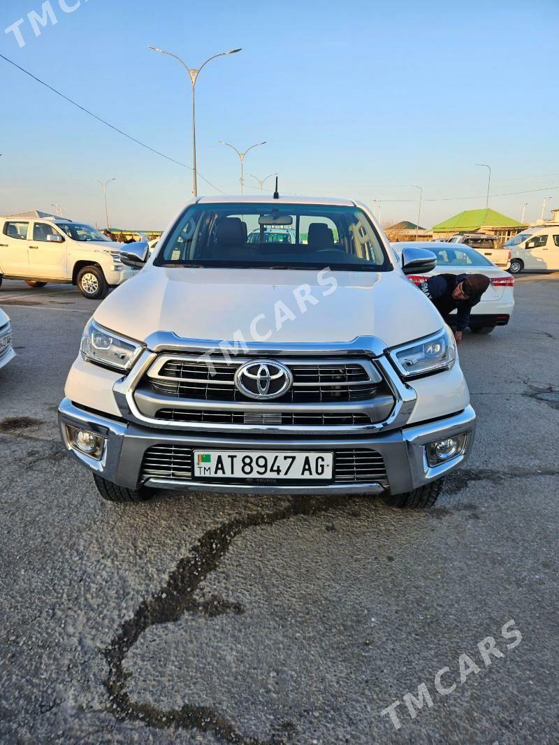 Toyota Hilux 2021 - 556 000 TMT - Aşgabat - img 6