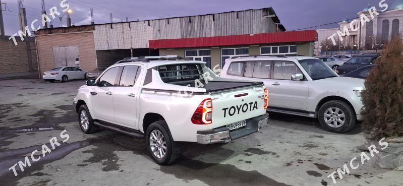 Toyota Hilux 2017 - 490 000 TMT - Фарап - img 3