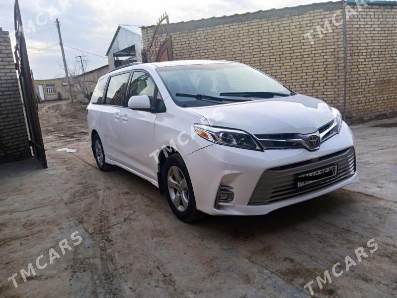 Toyota Sienna 2019 - 340 000 TMT - Мары - img 3