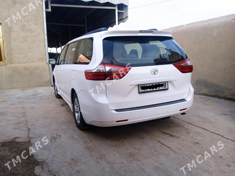 Toyota Sienna 2019 - 340 000 TMT - Мары - img 2