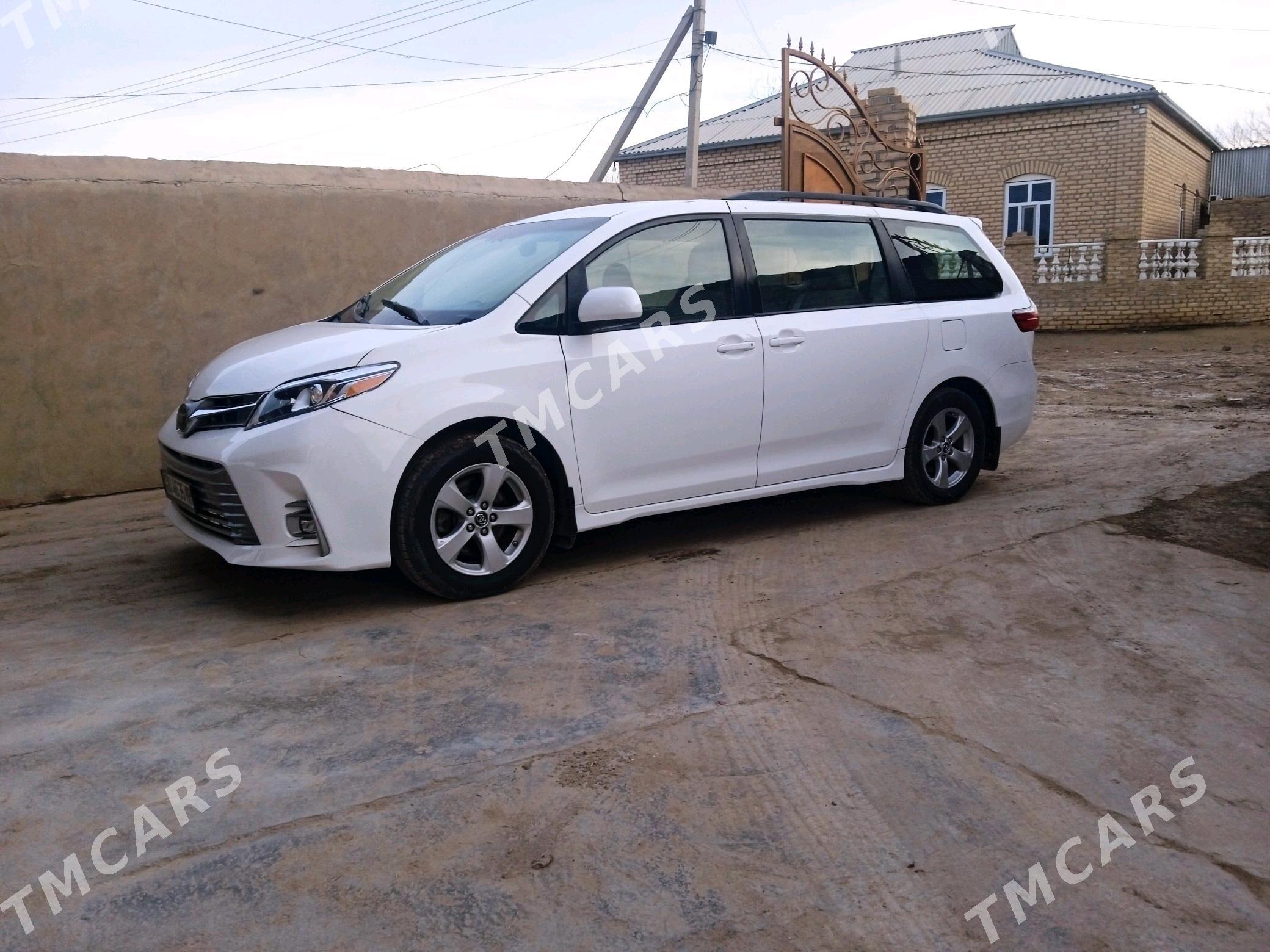 Toyota Sienna 2019 - 340 000 TMT - Мары - img 8