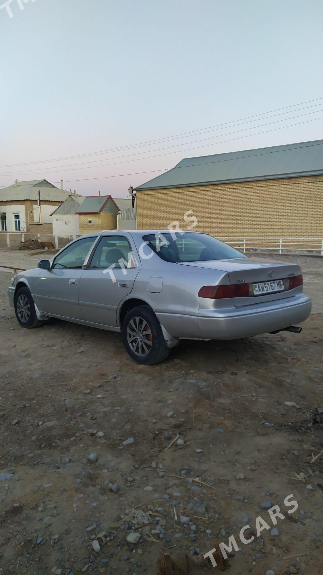 Toyota Camry 2000 - 105 000 TMT - Сакарчага - img 3