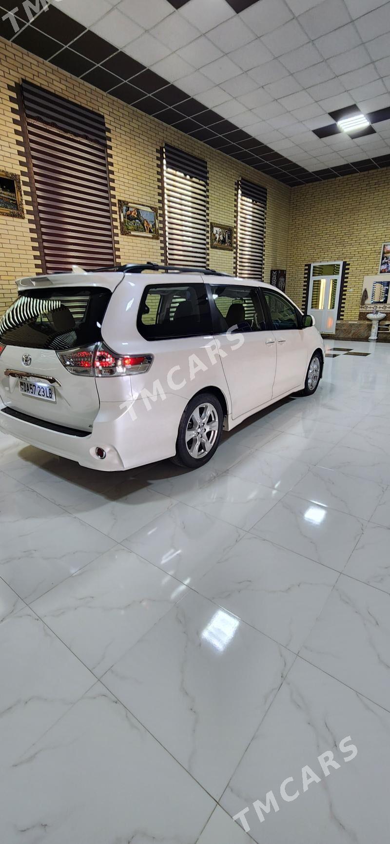 Toyota Sienna 2017 - 360 000 TMT - Туркменабат - img 3