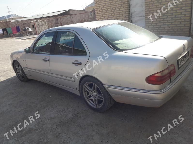 Mercedes-Benz E320 2000 - 65 000 TMT - Mary - img 4