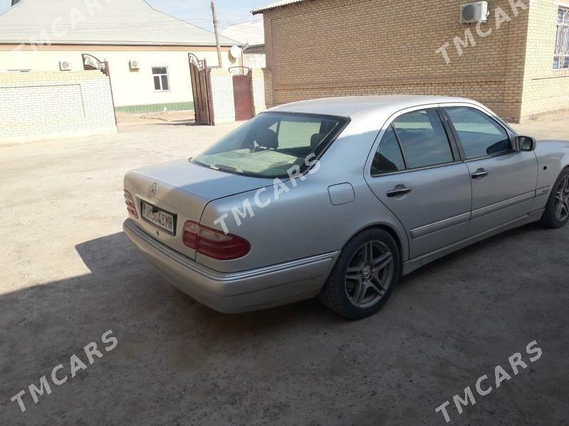 Mercedes-Benz E320 2000 - 65 000 TMT - Mary - img 3