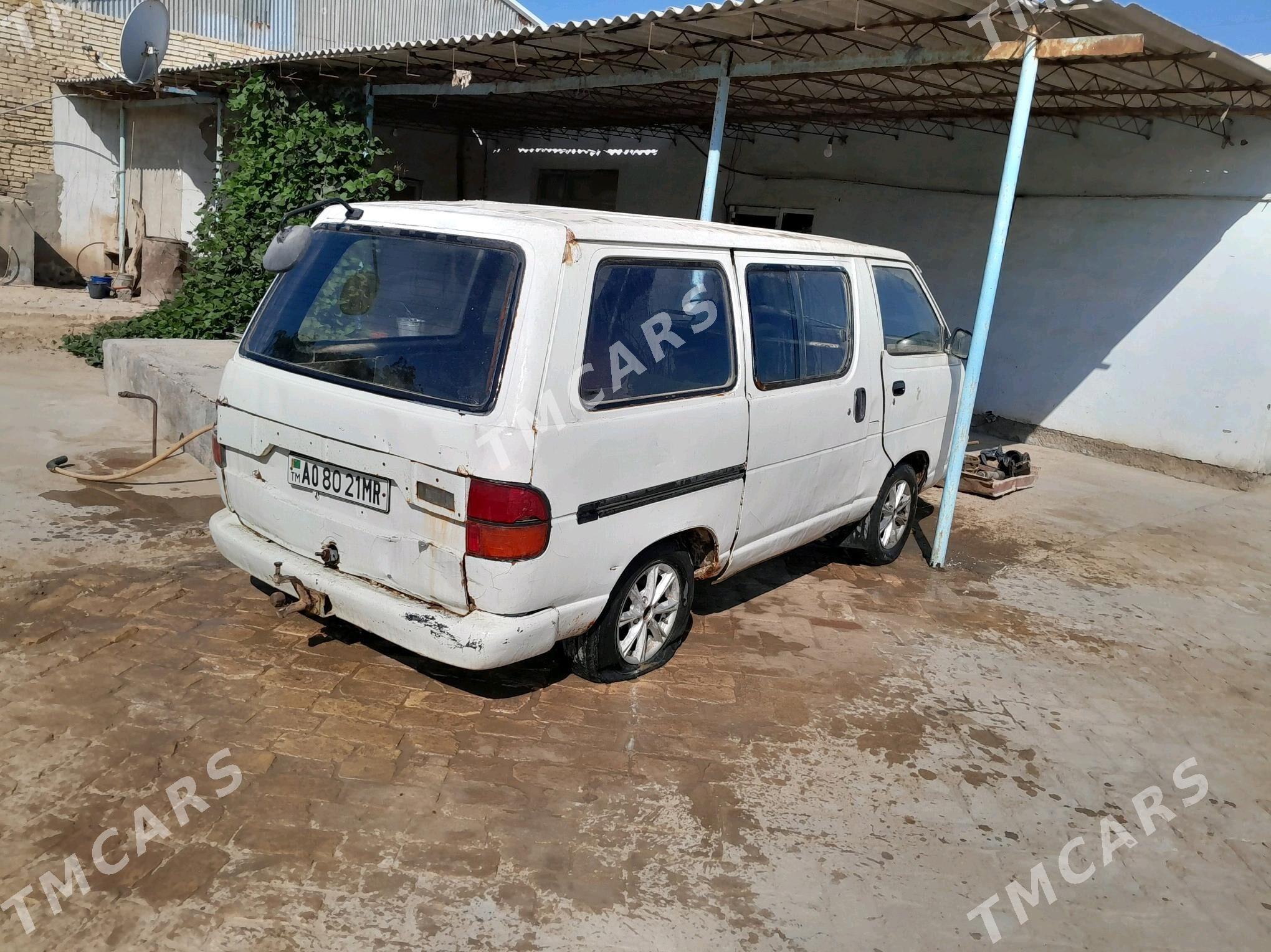 Toyota Innova 1992 - 15 000 TMT - Baýramaly - img 2