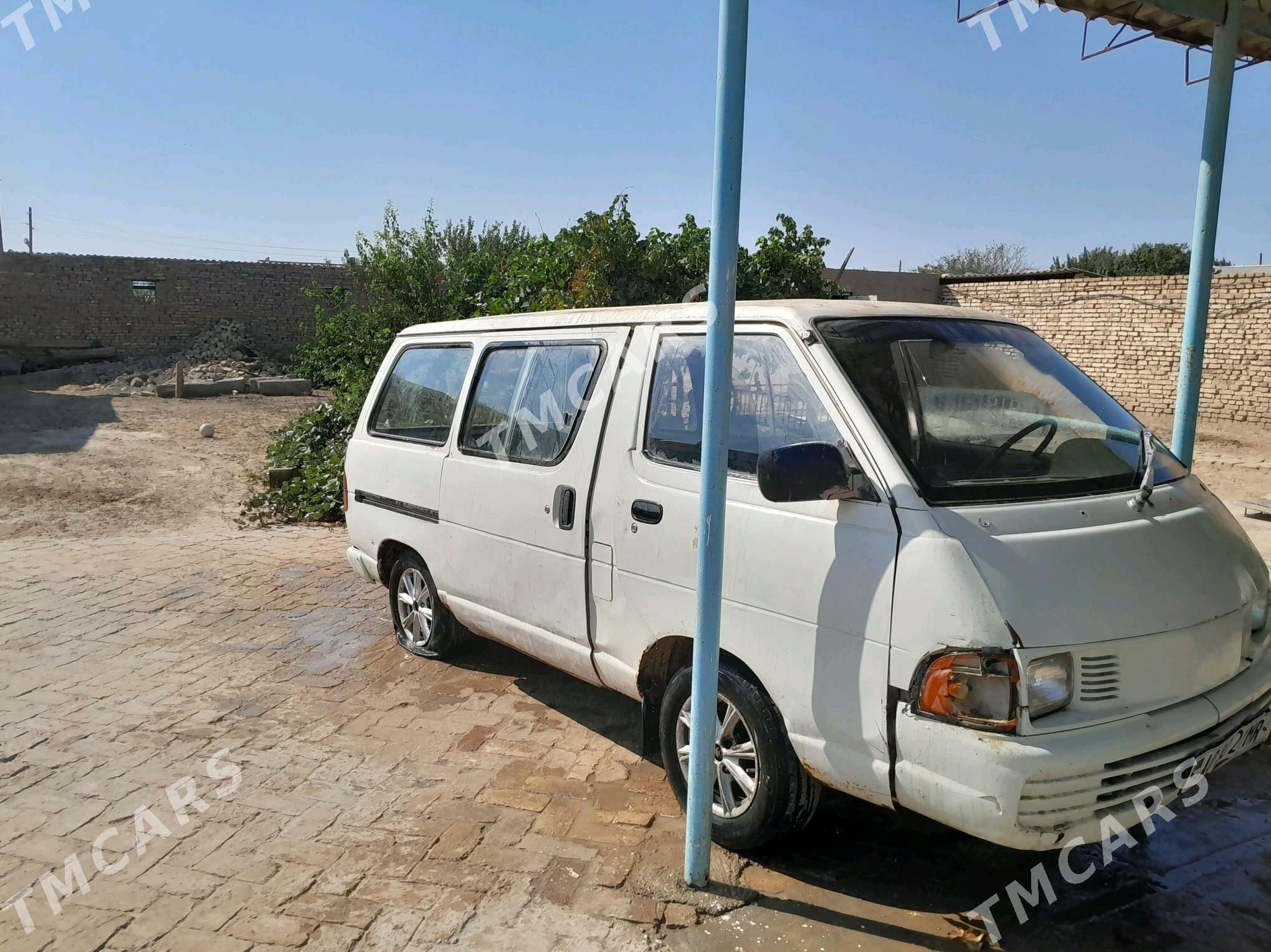 Toyota Innova 1992 - 15 000 TMT - Baýramaly - img 3