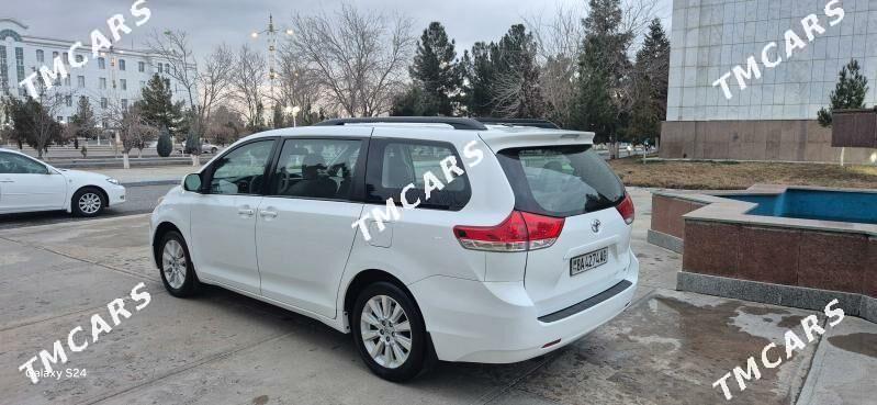 Toyota Sienna 2013 - 276 000 TMT - Ашхабад - img 4