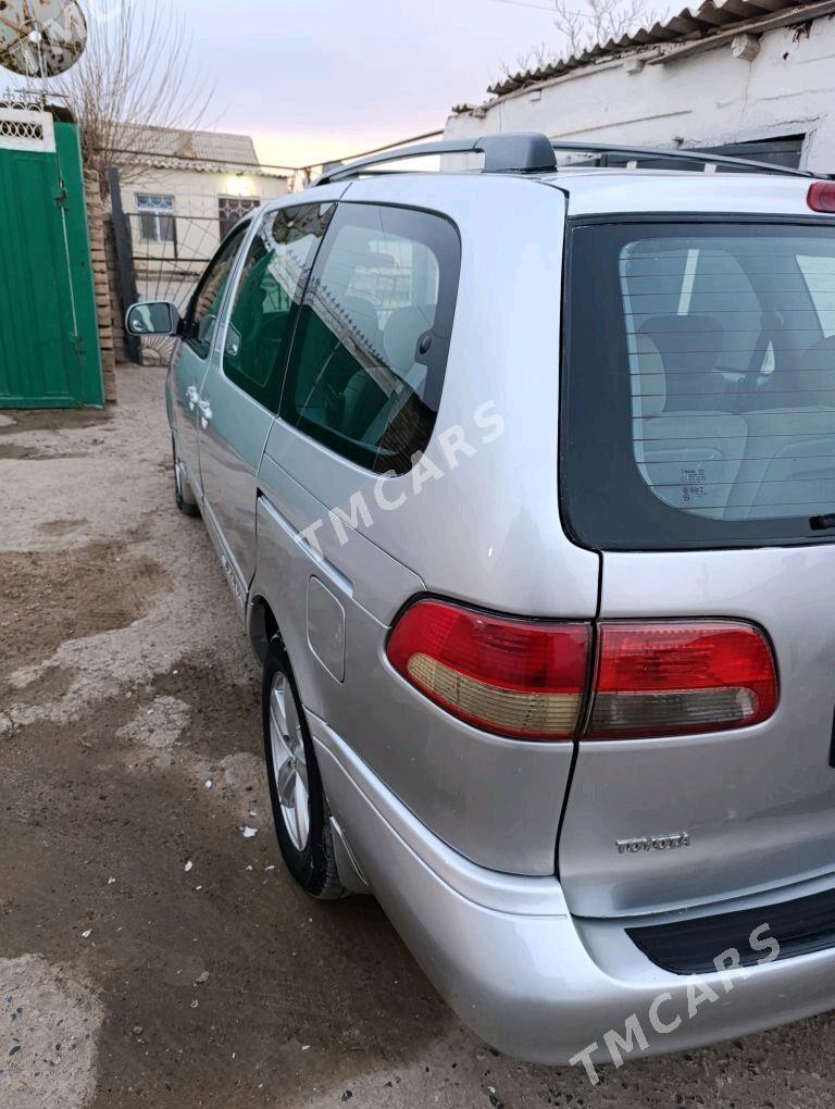 Toyota Sienna 2002 - 125 000 TMT - Теджен - img 4