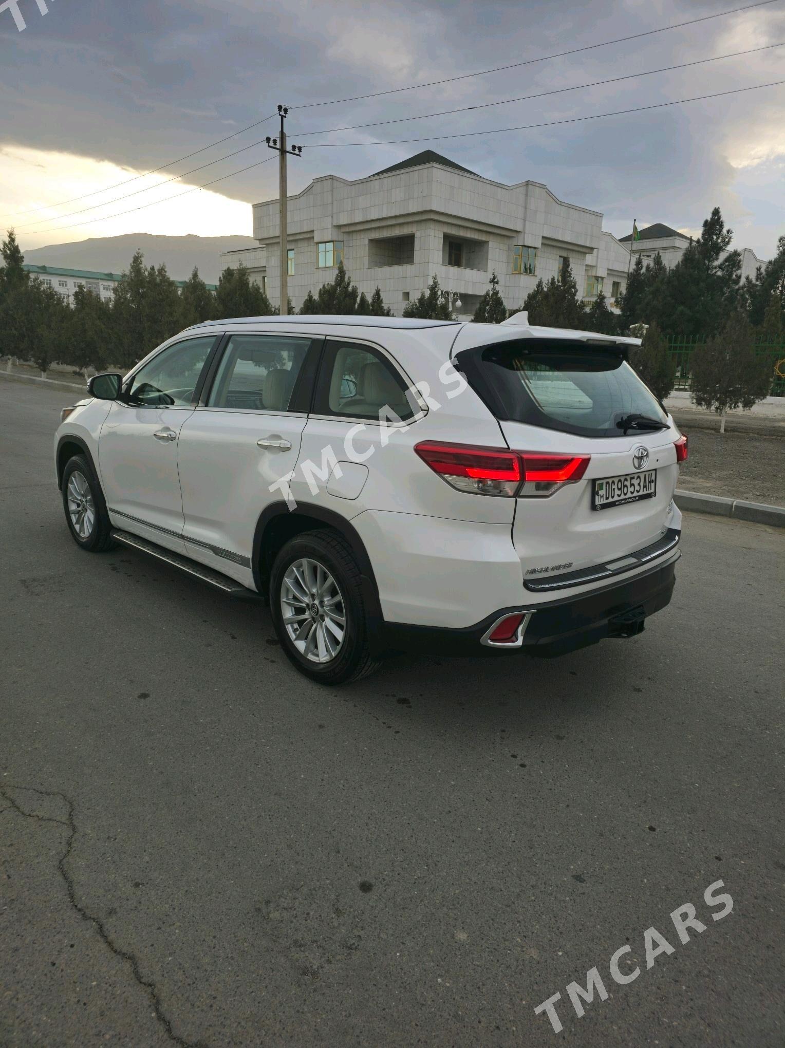 Toyota Highlander 2018 - 430 000 TMT - Бузмеин ГРЭС - img 8