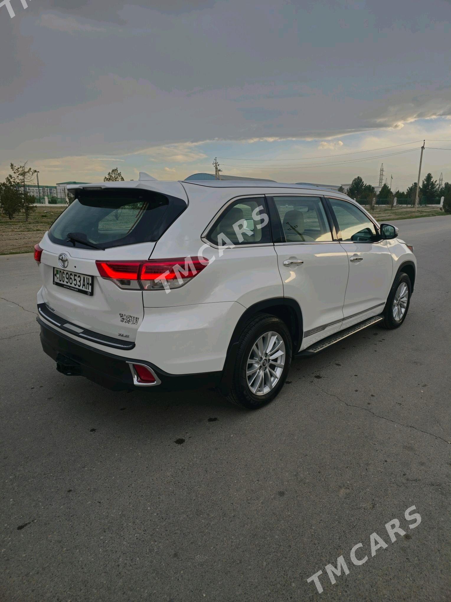 Toyota Highlander 2018 - 430 000 TMT - Бузмеин ГРЭС - img 3