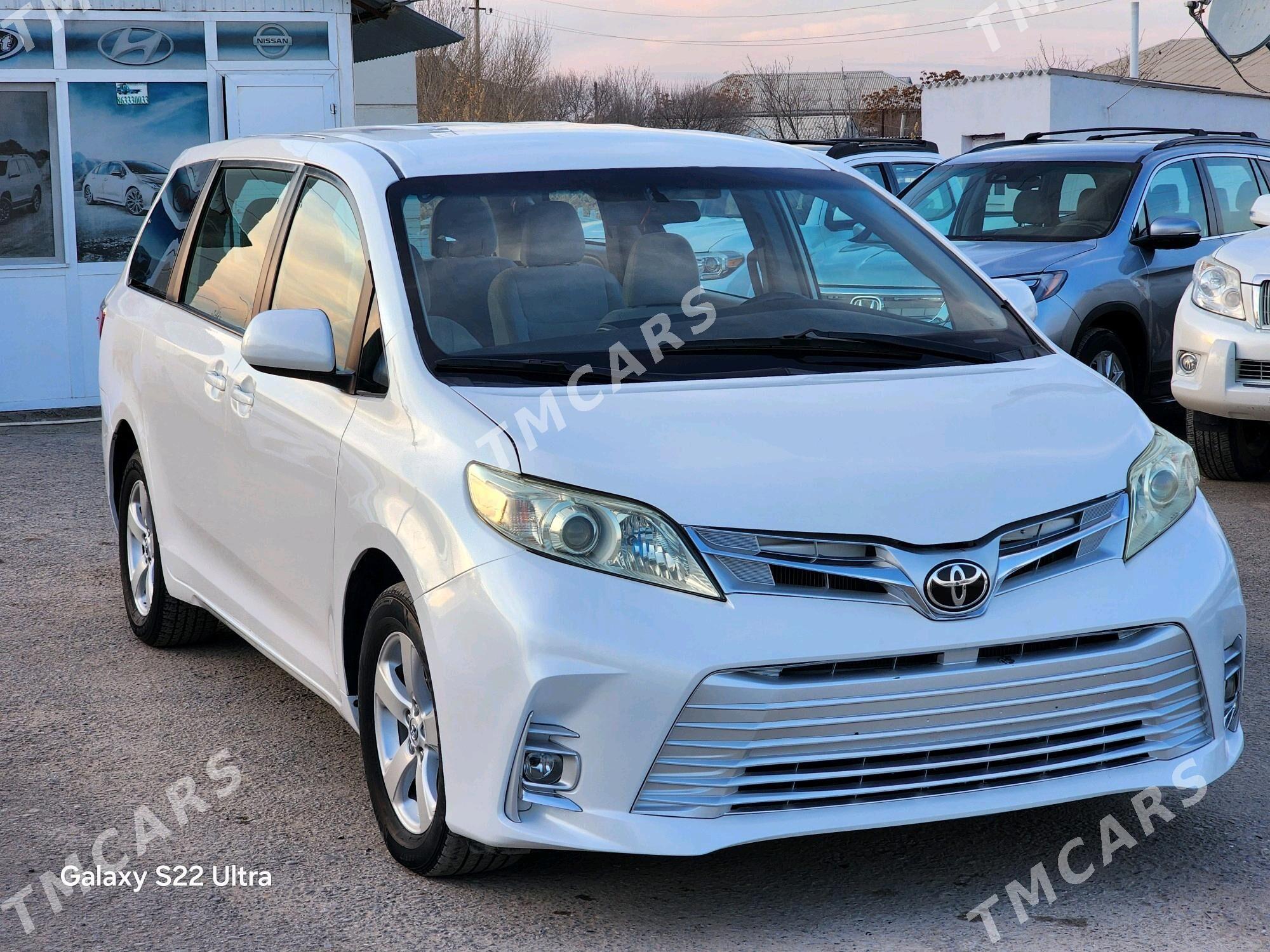 Toyota Sienna 2017 - 350 000 TMT - Мары - img 6