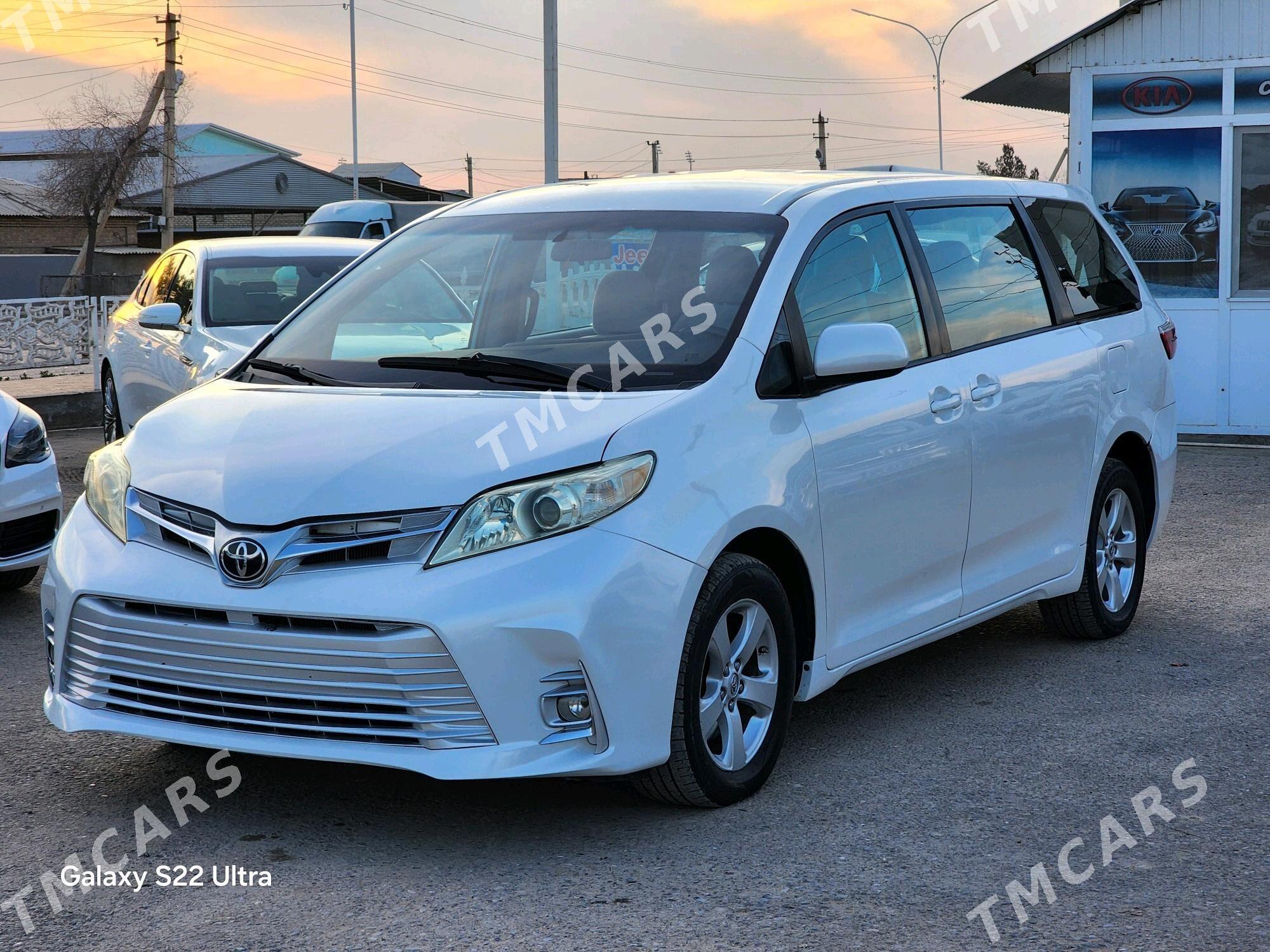 Toyota Sienna 2017 - 350 000 TMT - Мары - img 5