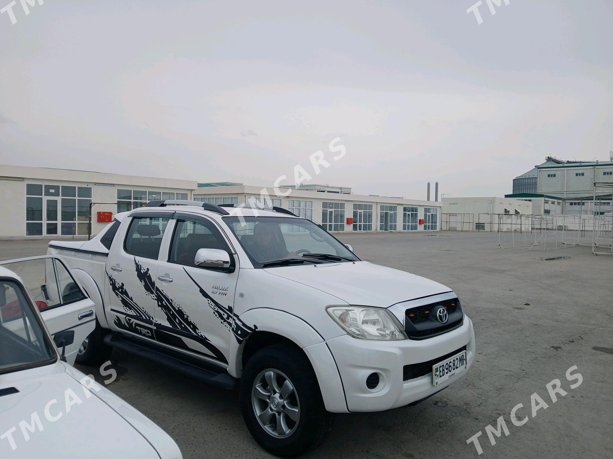 Toyota Hilux 2010 - 290 000 TMT - Керки - img 2