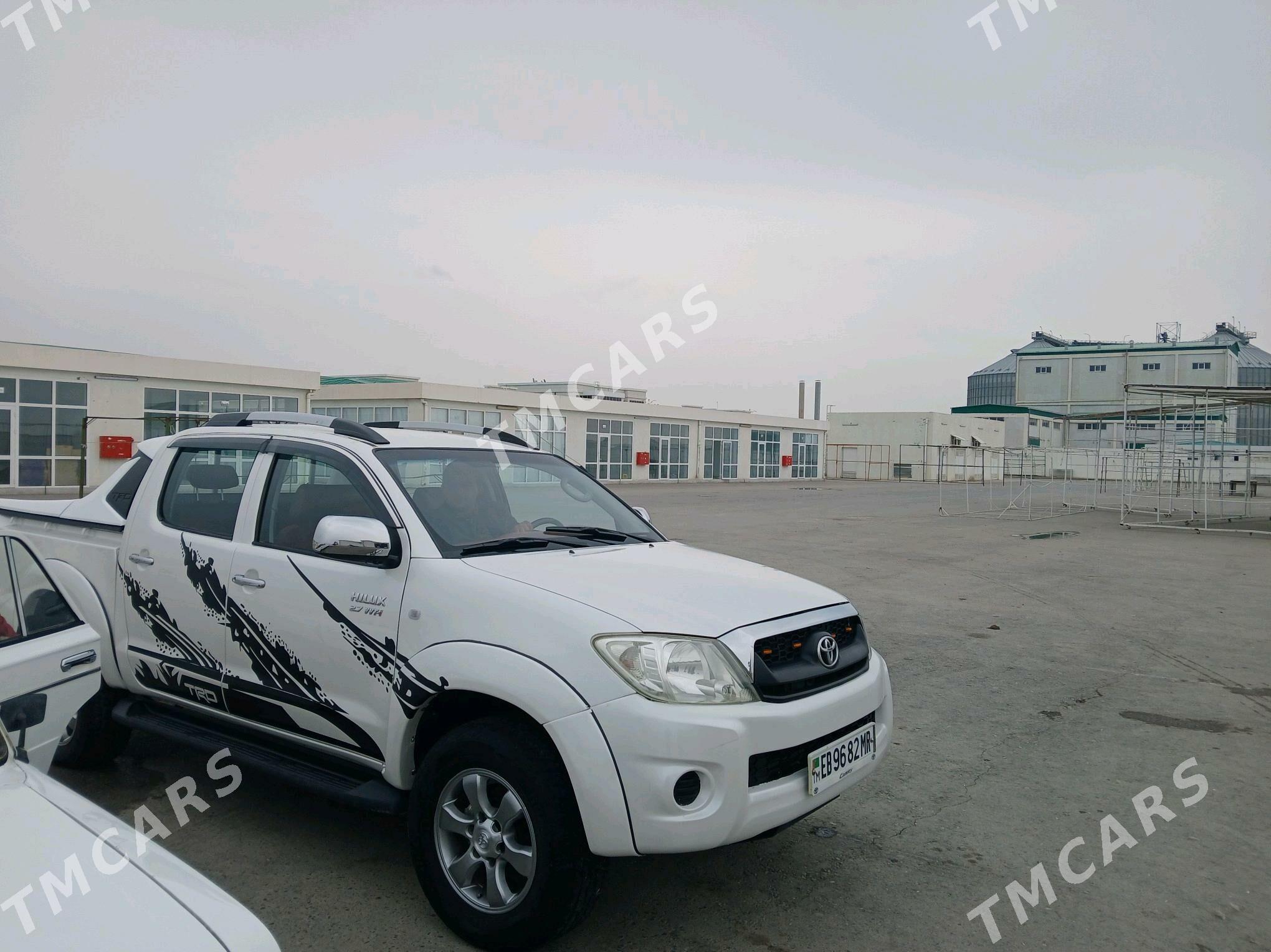 Toyota Hilux 2010 - 290 000 TMT - Керки - img 5