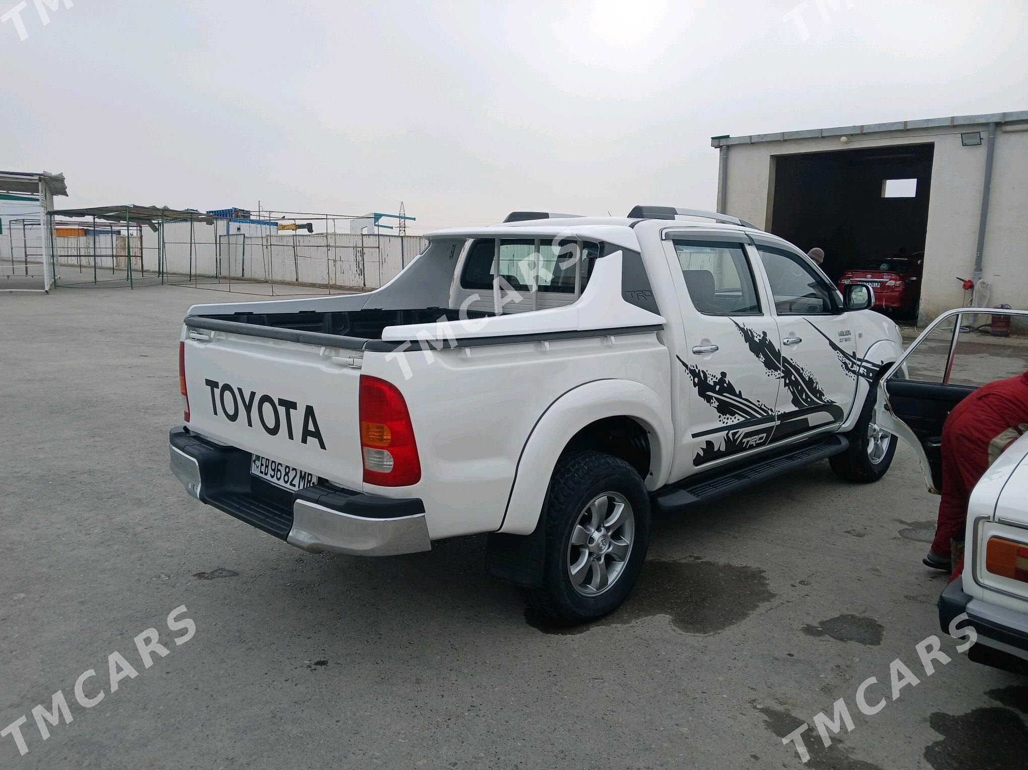 Toyota Hilux 2010 - 290 000 TMT - Керки - img 4