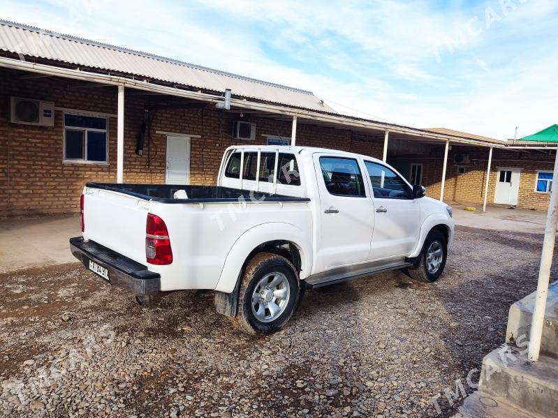 Toyota Hilux 2012 - 260 000 TMT - Sarahs - img 2