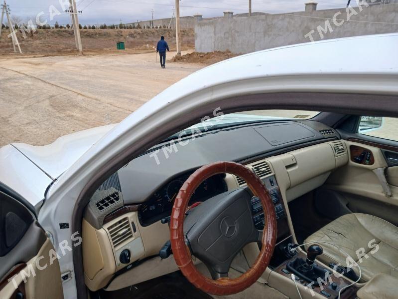 Mercedes-Benz E320 1996 - 55 000 TMT - Aşgabat - img 4