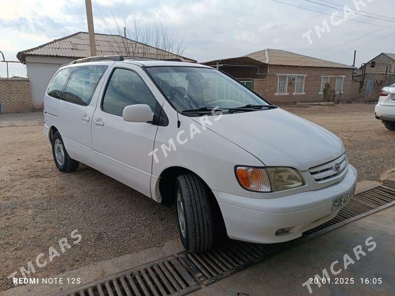 Toyota Sienna 2002 - 135 000 TMT - Бабадайхан - img 4