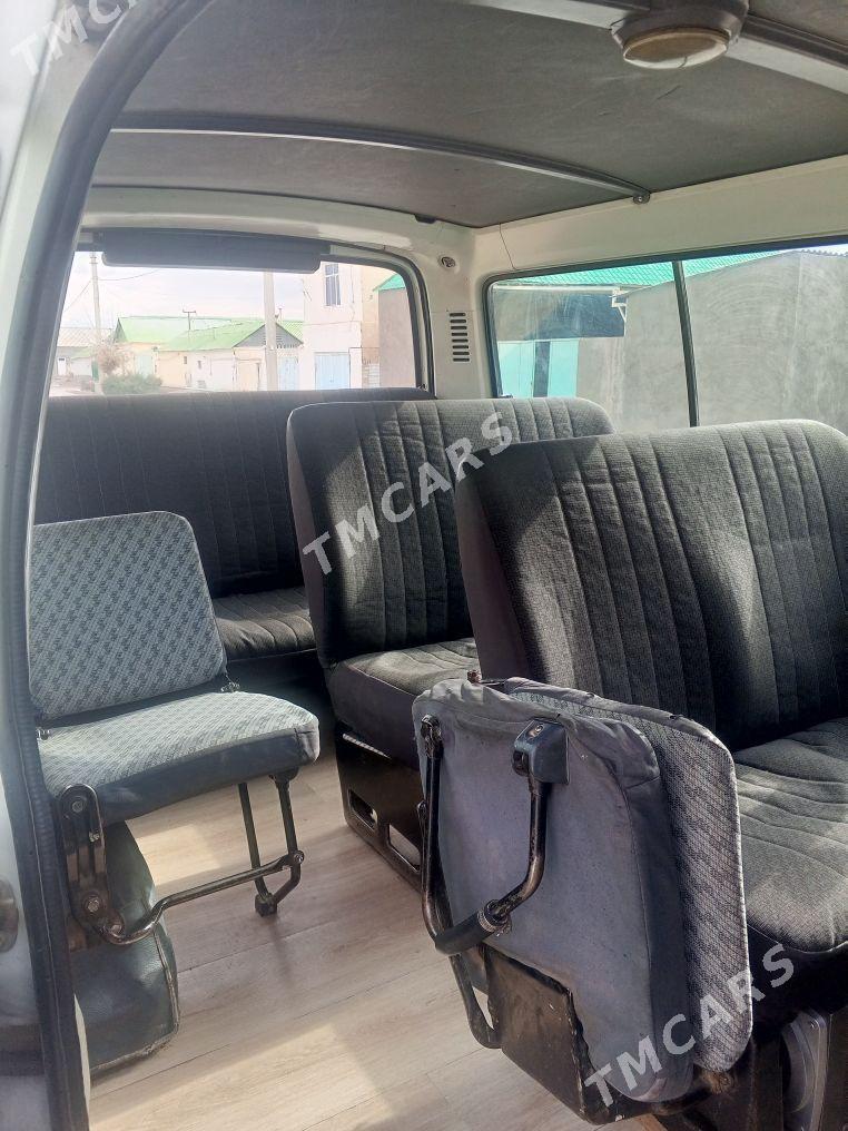 Toyota Hiace 2004 - 130 000 TMT - Ашхабад - img 5