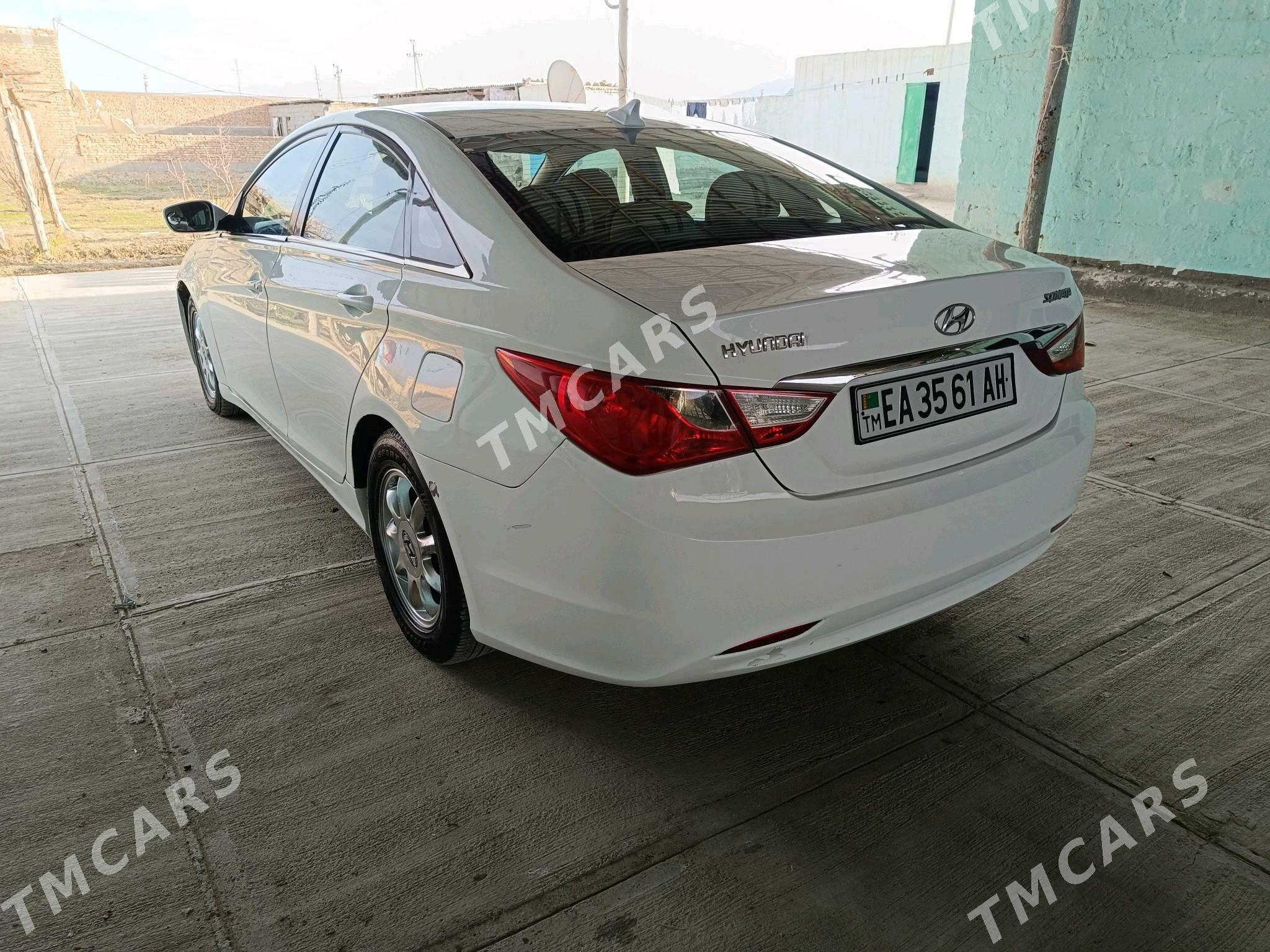 Hyundai Sonata 2010 - 120 000 TMT - Ак-Бугдайский этрап - img 7