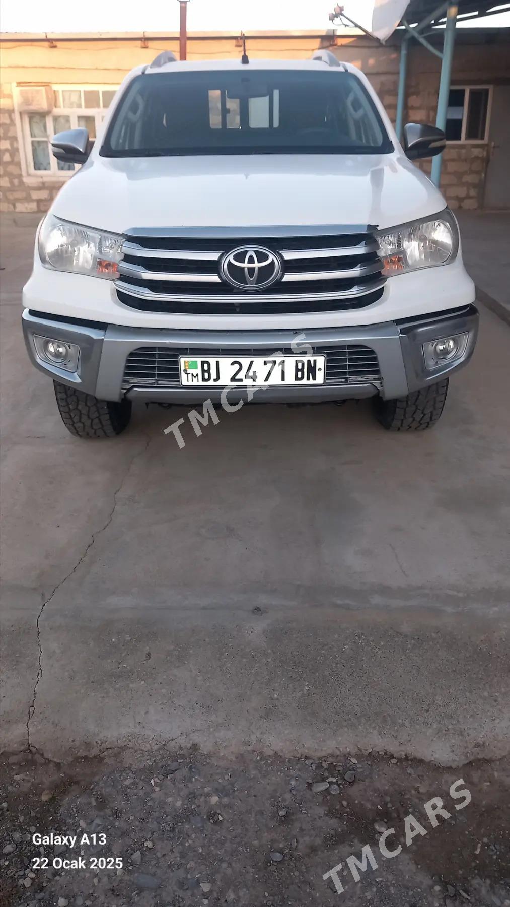 Toyota Hilux 2016 - 430 000 TMT - Гызыларбат - img 8