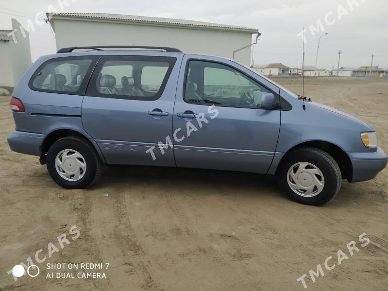 Toyota Sienna 2000 - 125 000 TMT - Esenguly - img 3