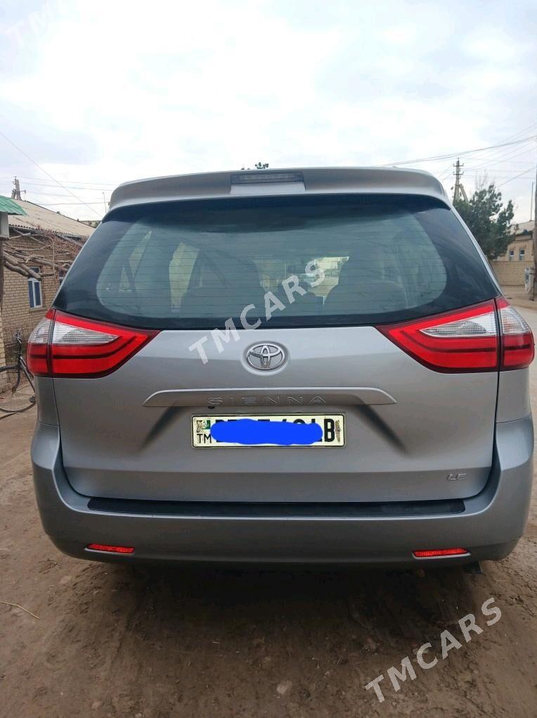 Toyota Sienna 2016 - 340 000 TMT - Halaç - img 2