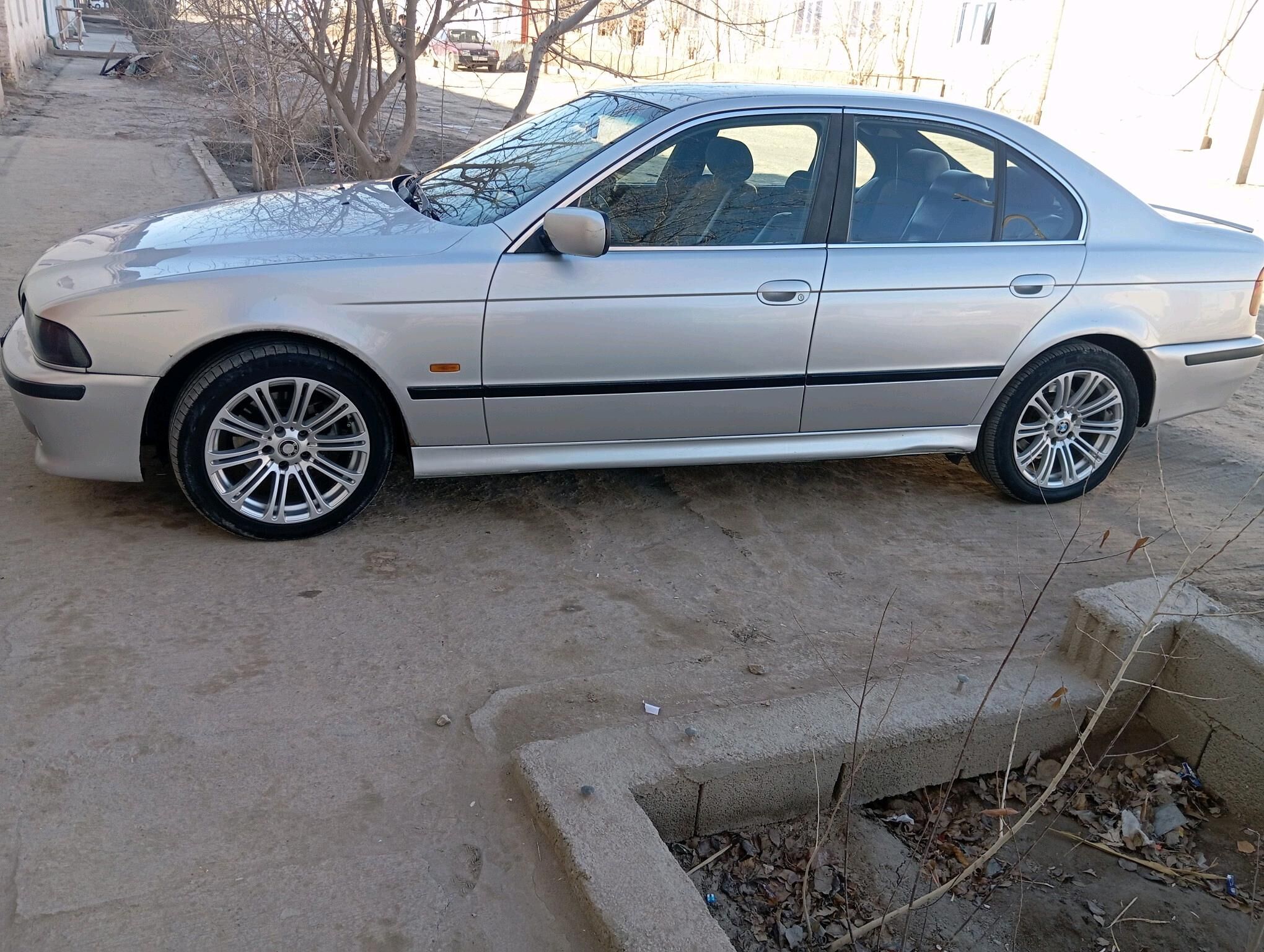 BMW E39 1998 - 85 000 TMT - Кёнеургенч - img 2